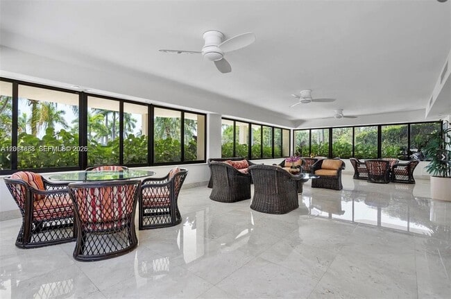 Building Photo - 2575 S Bayshore Dr