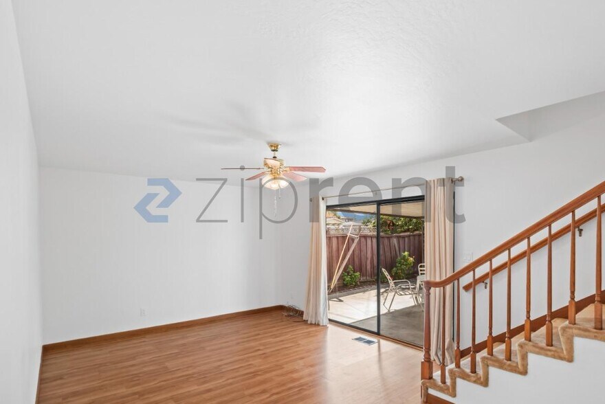 Building Photo - Unit