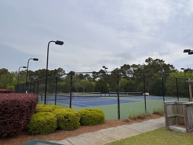 Building Photo - 4 Bedroom, 2.5 bath home in Mimosa Bay Com...