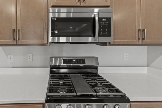 Building Photo - Discover this beautiful new townhome in th...