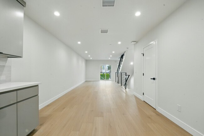 Building Photo - 8234 Blackburn Ave