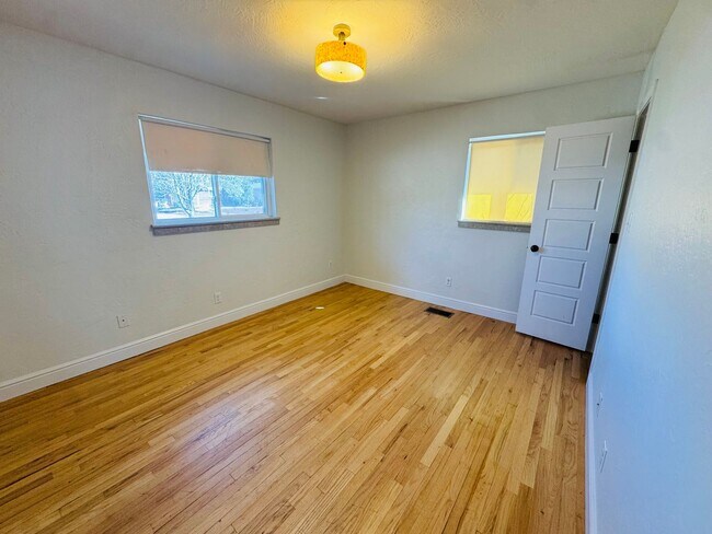 Building Photo - Great Location 2 Bed 1 Bath!