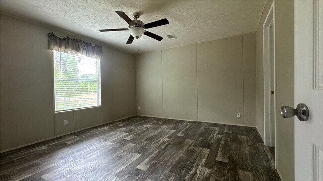 Building Photo - 7865 Pinecone Ln