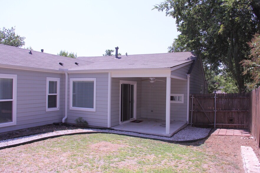 Back Patio - 3716 Collinwood Ave