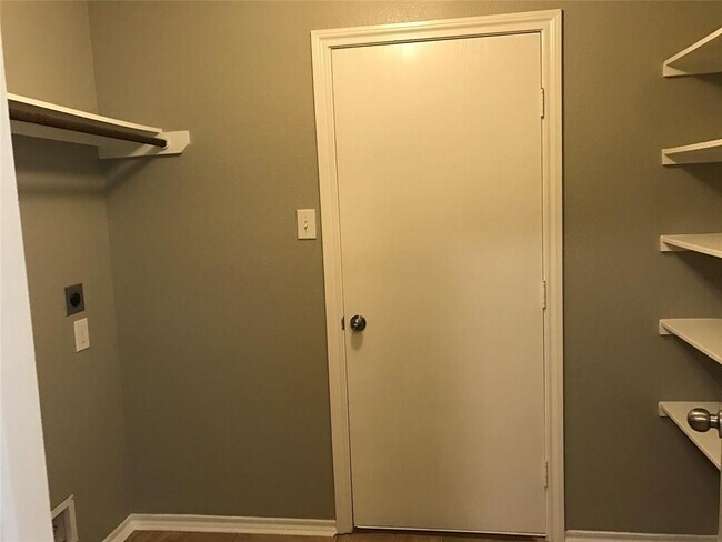 Building Photo - 805 Katydid Ct