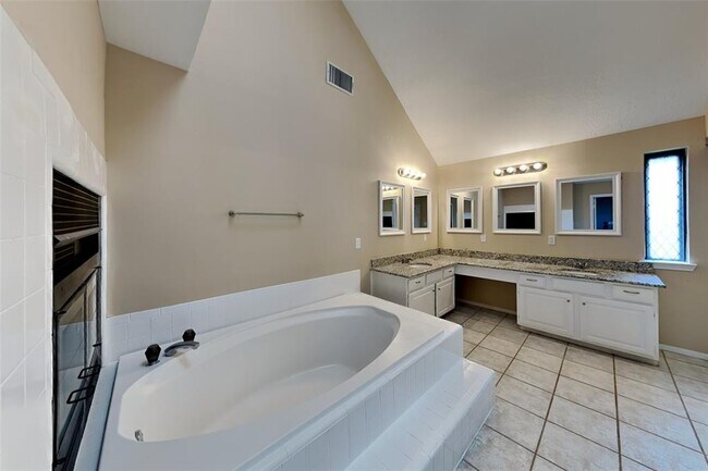 Building Photo - 2150 Paso Rello Dr