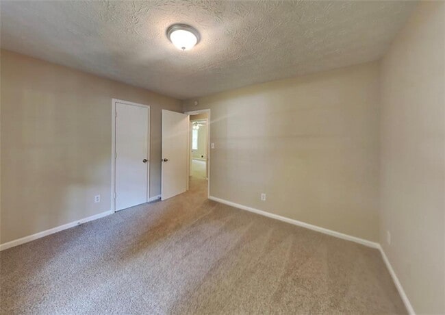 Building Photo - 6250 Silver Spur Dr