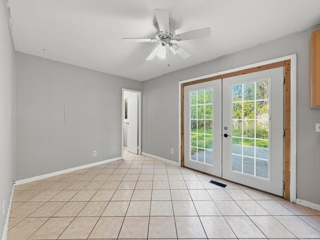 Building Photo - 836 Eastmont Dr