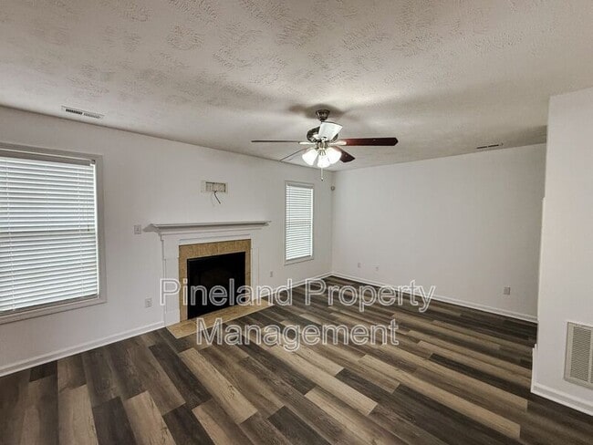 Building Photo - 153 Newport Ct