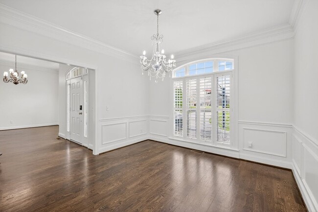 Building Photo - Beautiful 6BR Executive Brentwood Home with Pool