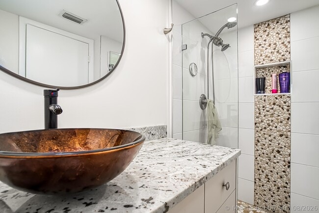 Building Photo - 7257 Golf Colony Ct