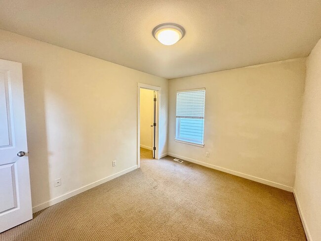 Building Photo - 2107 240th Ave SE