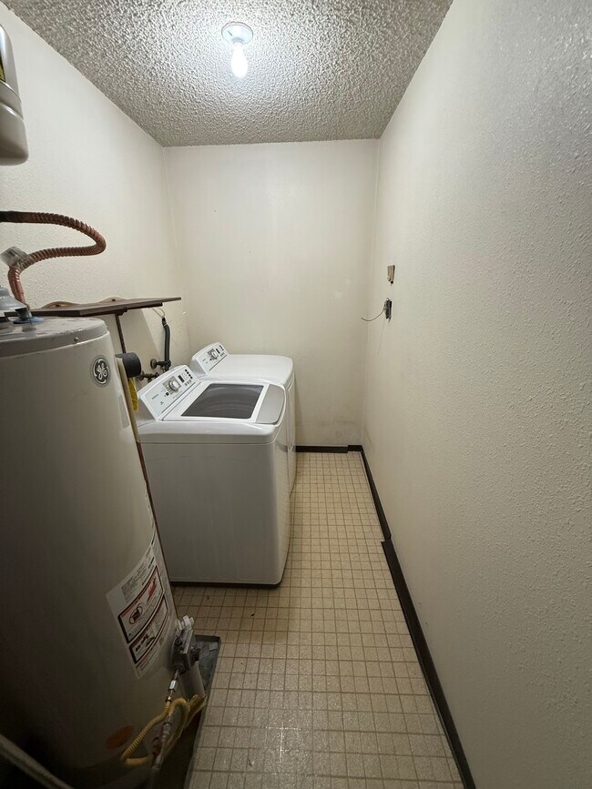Building Photo - 1410 Crete Ct