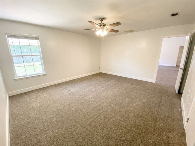 Building Photo - 1301 Sumerlin Dr