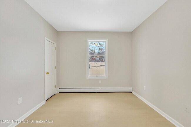 Building Photo - 108 E Market St