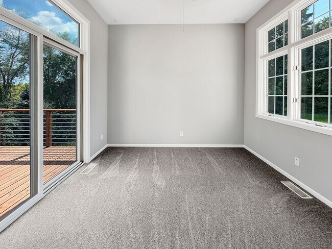 Building Photo - 3200 Lakeside Dr
