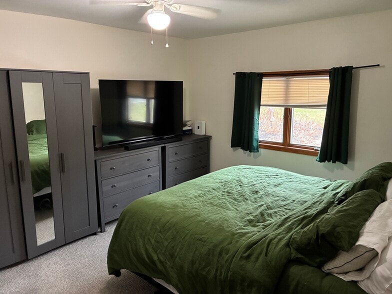 Building Photo - 14 Winside Ln