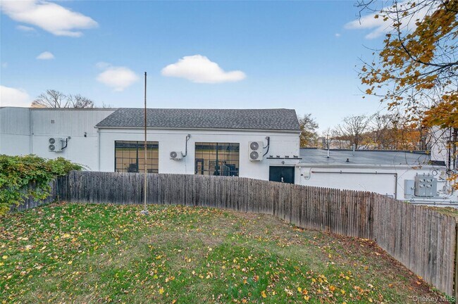 Building Photo - 11 Zimmer Ave