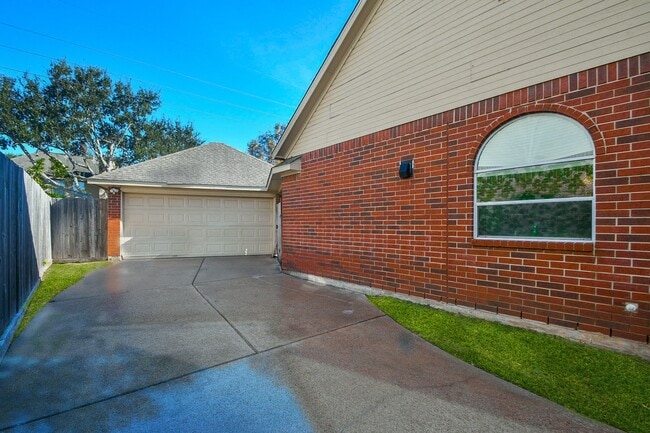 Building Photo - 4323 Magnolia Ln