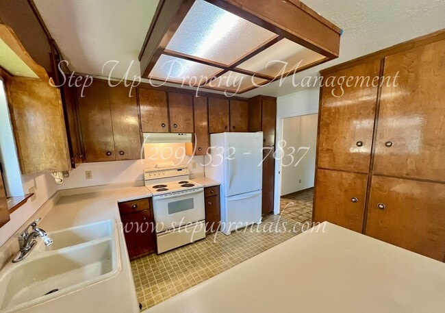Building Photo - Cozy All Electric, 3 Bed 2 Bath Home in Phoenix Lake Estates!