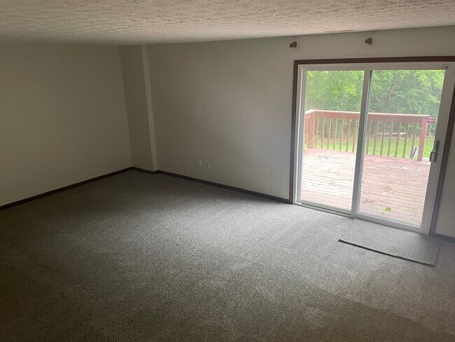 Building Photo - 3240 Brookview Way
