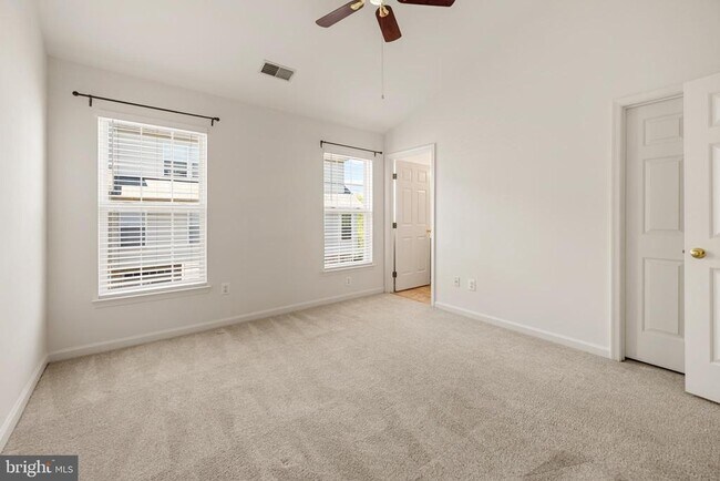 Building Photo - 956 Harrison Cir