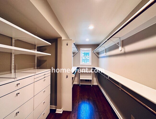 Building Photo - Updated Ranch Style Home in Prairie Villag...