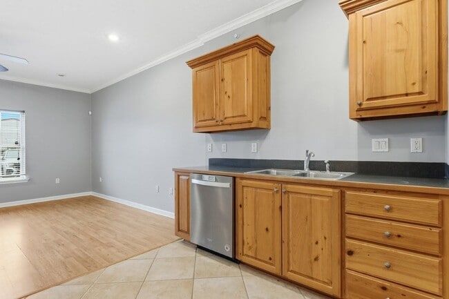 Building Photo - 620 Bienville St