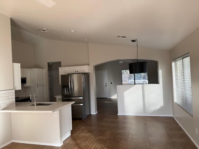 Building Photo - 15843 W Madison St