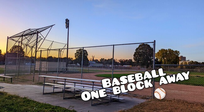 Building Photo - 609 Van Buren Ave