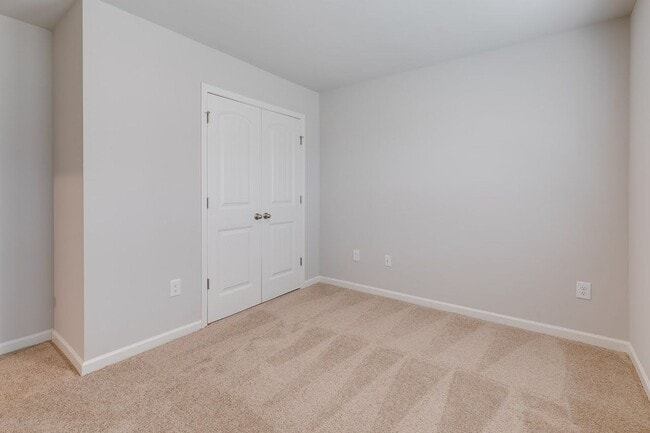 Building Photo - Spacious 5-Bedroom Home in Southgrove – Move-In Ready!