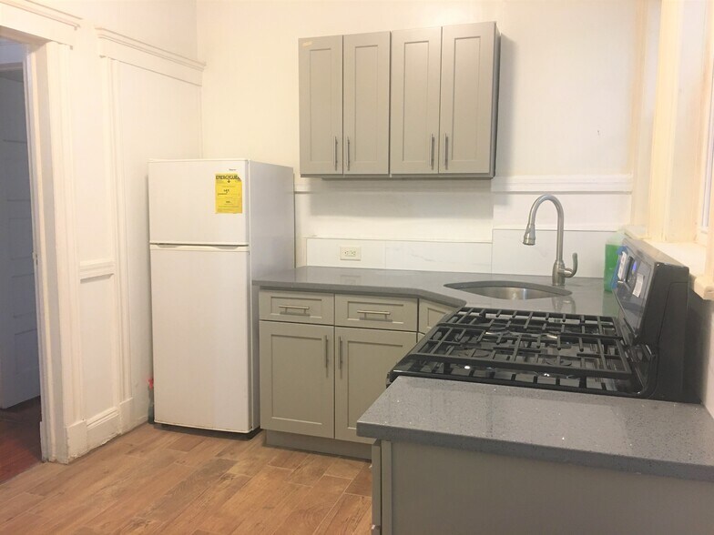 Building Photo - 101 Romaine Ave