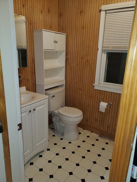APT 1 BATHROOM - 22 Vincent Ave