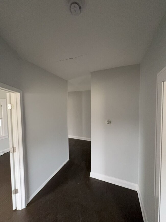 Building Photo - 960 W Delaware Ave