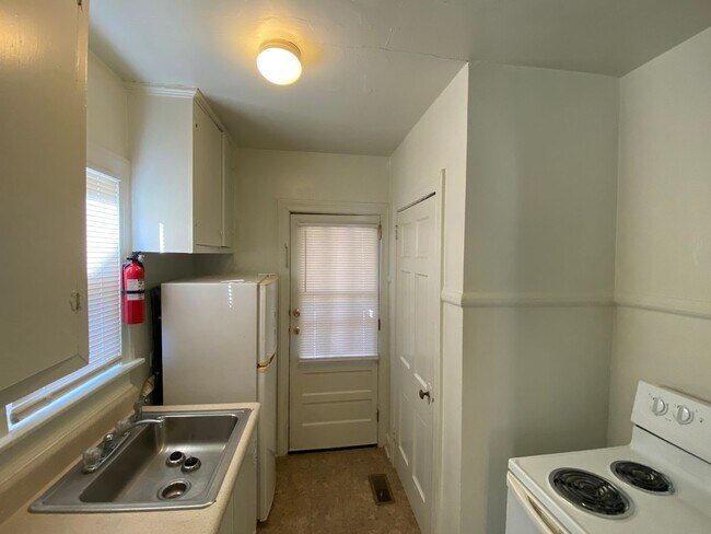 Building Photo - Adorable 1 Bedroom Duplex in Old West Durham - Walk to 9th St!