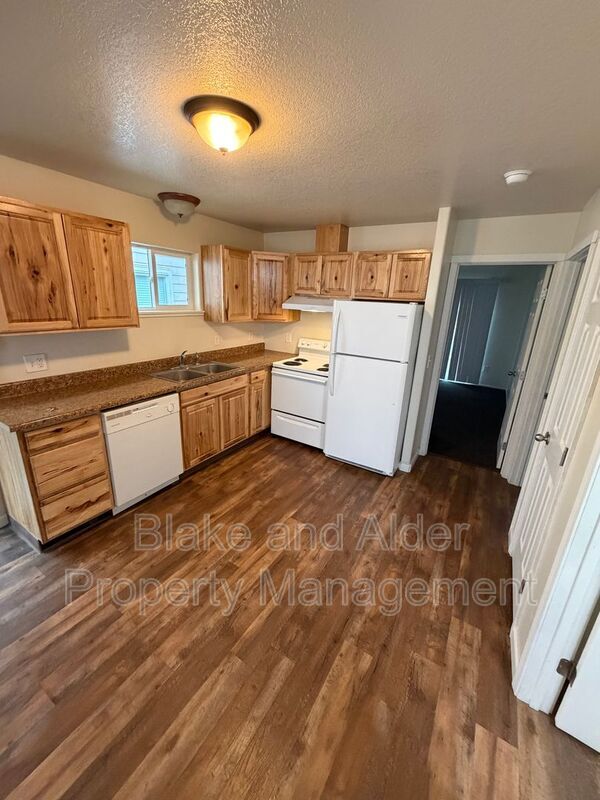 Building Photo - 13637 SE Center St