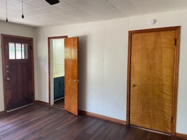 Building Photo - 3/1 1/2, Garage, Recent remodel