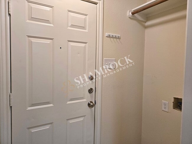 Building Photo - Park Place Duplex