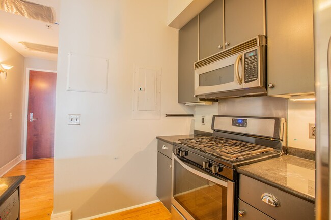 Building Photo - Beautiful 1 BR/1 BA Condo in Chinatown East!