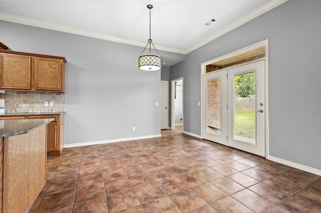 Building Photo - 702 Grant Ave