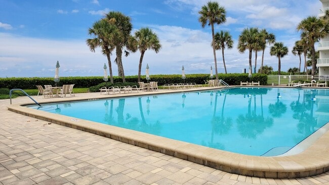 Building Photo - 1000 Longboat Club Rd