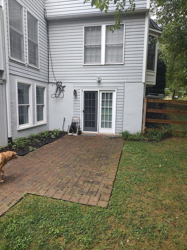 Building Photo - Full, Walk-out, Basement Apartment for Rent