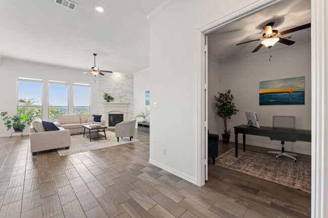 Building Photo - 4700 Topacio Dr