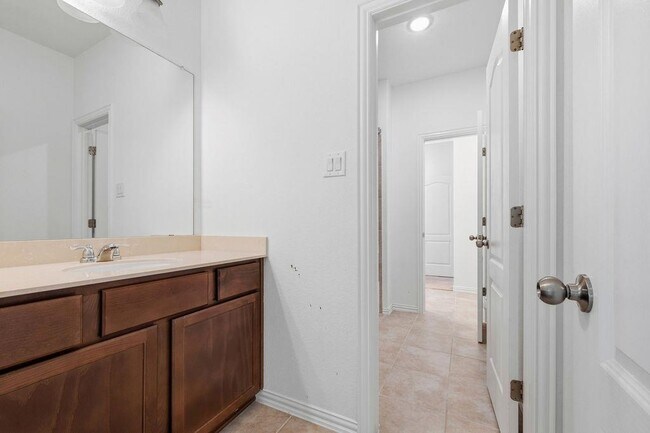 Building Photo - 1005 Ridge Runner Dr
