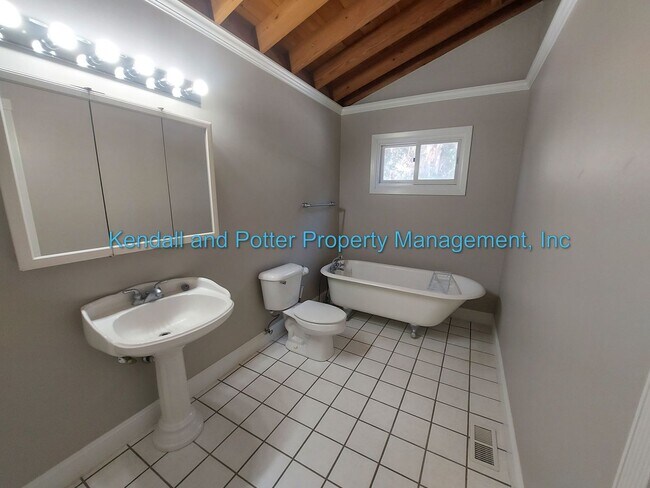 Building Photo - 5737 Soquel Dr