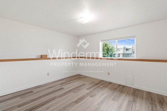 Building Photo - *MOVE IN SPECIAL * 1/2 OFF FIRST FULL MONT...