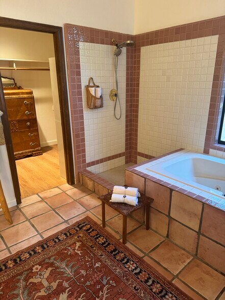 Building Photo - 4089 Sunset Ln