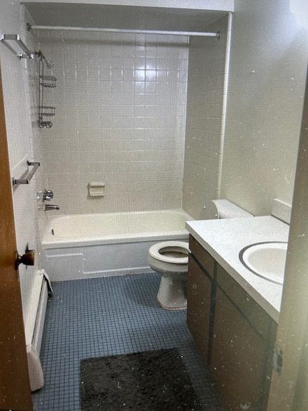 Building Photo - 1130 S Forest Ave