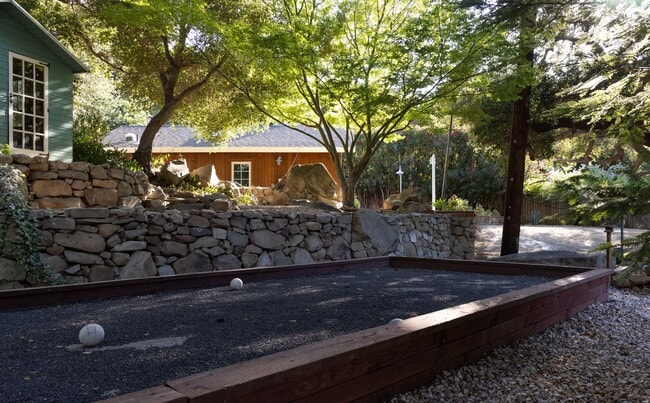Building Photo - Ojai Mountain Hideaway!