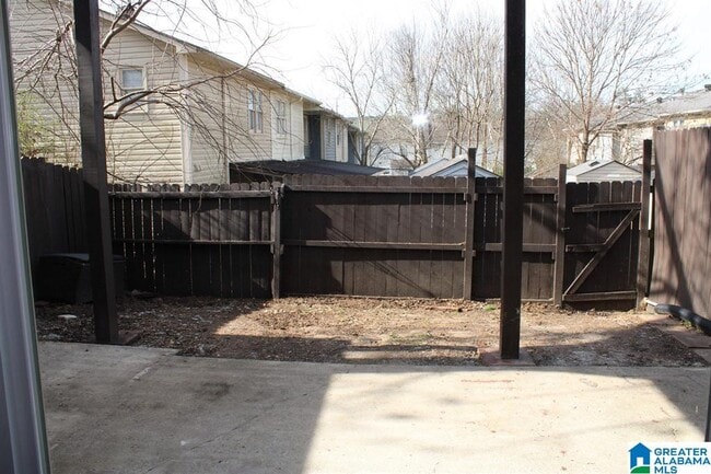Building Photo - 805 Hillsboro Ln